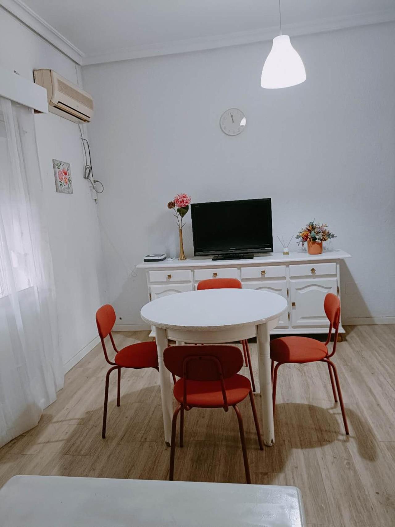 8 Mins Walk To Train Station Cost Youth * Sevilla